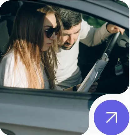 Jeunes conducteurs pendant un stage post-permis